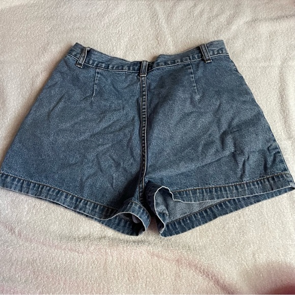 Cute vintage jean shorts! - Picture 3 of 3